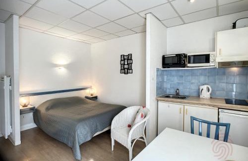 Lamalou-les-Bains Apartment | Studio lumineux avec balcon à 50m des Thermes - Animaux acceptés, Wifi, options confort disponibles - FR-1-451-176