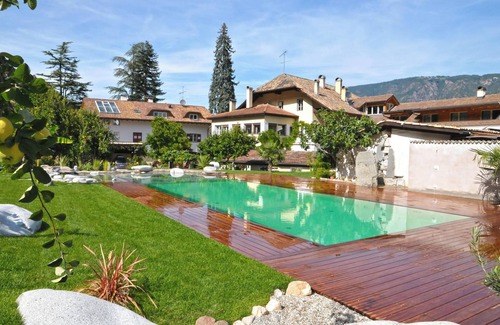 Nalles Apartment | Studio "Merlot Kreuzwegerhofnals" with Mountain View, Pool,Balcony & Garden