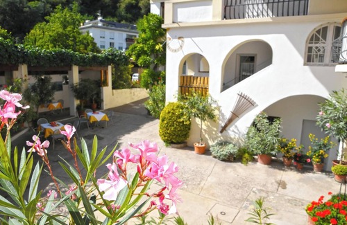 Nalles Apartment | Studio "Merlot Kreuzwegerhofnals" with Mountain View, Pool,Balcony & Garden