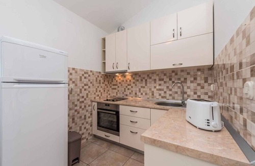 Seline Apartment | Studio mit Klimaanlage und Terrasse