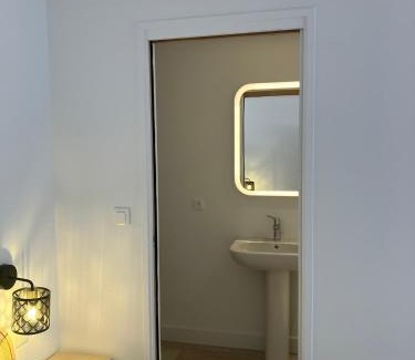 Charbonnieres-les-Bains Apartment | Studio neuf dans un écrin de verdure