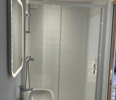 Charbonnieres-les-Bains Apartment | Studio neuf dans un écrin de verdure