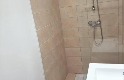 Bressols Apartment | Studio neuf à la campagne