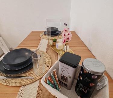 Costieres Apartment | studio Nimes capouchiné parking et balcon proche centre