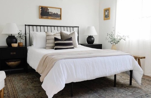 Chico Cottage | Studio on Sunset | Peaceful Stay in Central Chico