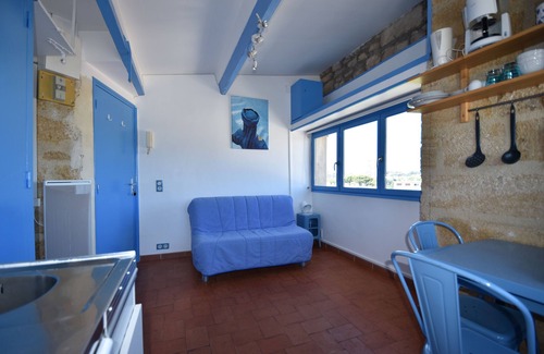 Les Sablettes Apartment | Studio on the Beach, feet in the water