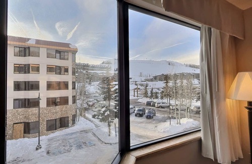 Crested Butte Condo | Studio Perfect Location 320 with Pool and Hot Tub