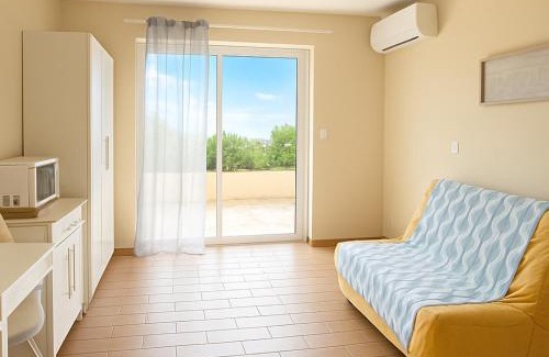 Plage d'Argeles Apartment | Studio rénové, 1ère ligne de plage, terrasse privée avec barbecue, climatisation, proche commerces - FR-1-732-13