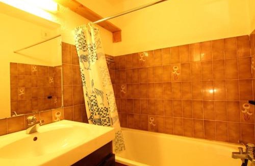 Les Carroz-d'Araches Apartment | Studio rénové 4 pers, centre village, proche pistes et commerces - FR-1-572-61