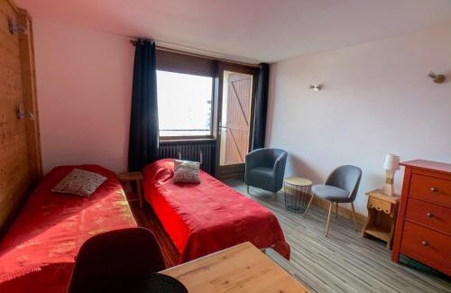 Les Almes Apartment | Studio rénové près des pistes et commerces, balcon, animaux admis - FR-1-502-431