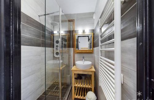 La Rosiere Apartment | Studio rénové skis aux pieds, balcon sud, parking inclus, proche commerces et garderie. - FR-1-398-512