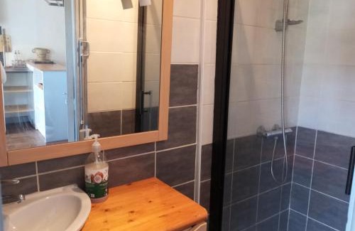 Vitre Apartment | STUDIO RDC au pied du château et balcon sur la vilaine