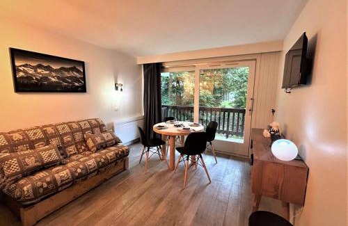 Meribel Centre Apartment | Studio skis aux pieds, 3 pers, centre Méribel, balcon, TV, fibre - FR-1-180-638