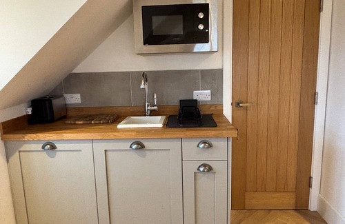 Tenterden Apartment | Studio - Sleeps 3 & Free Parking