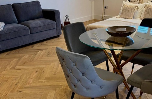 Tenterden Apartment | Studio - Sleeps 3 & Free Parking