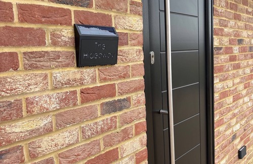 Tenterden Apartment | Studio - Sleeps up to 4 & Free Parking