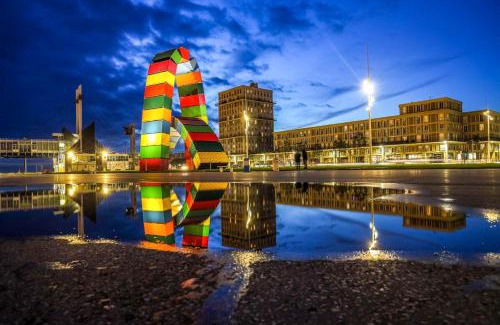 Anatole France Danton Apartment | Studio "Sous les Toits" - Charmant et calme - Gare et Tram à 4 min