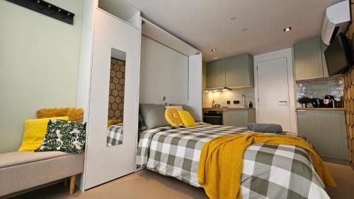 Purmerend Apartment | Studio Spring - 20 min from Amsterdam Centre - FREE parking