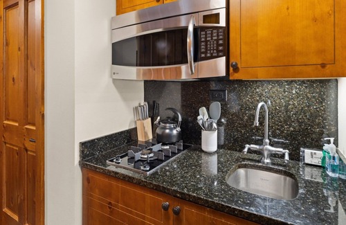 Stowe Area Condo | Studio Spruce Peak Ski In Ski Out "La Voûte" #147