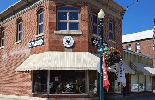 Elkader Bed & Breakfast | Studio Suite in Historic Downtown Property in the arts & cultural district