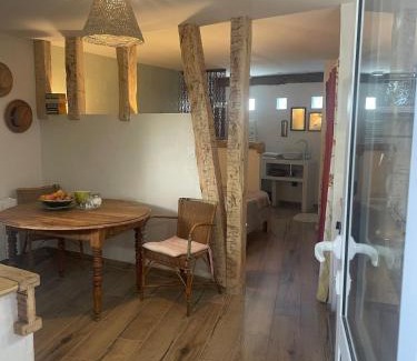 La Celle-sous-Gouzon Apartment | Studio Terrasse Le petit cabanon