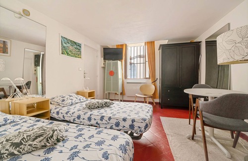 Aix-en-Provence Historic Centre Apartment | Studio Twin Beds in Aix en Provence