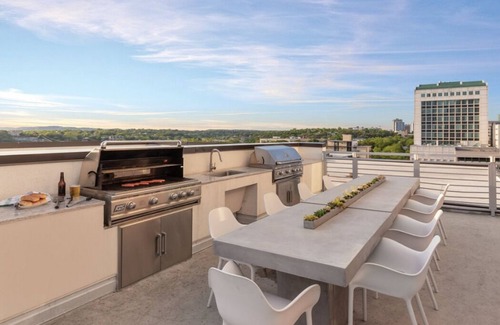 Civic District Condo | Studio unit/Austin - Full Kitchen, W/D, Rooftop Pool, & More!