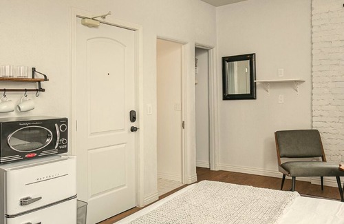 Westlake Apartment | Studio unit for 2 near DTLA!