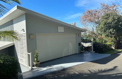 Airlie Beach Condo | Studio Unit with ocean views private home