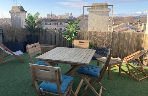 Avignon City Centre Apartment | 🔴 STUDIO VIEW OF PALAIS DES PAPES 360 ° - AIR CONDITIONING, TERRACE AND SECURE PARKING 🔴