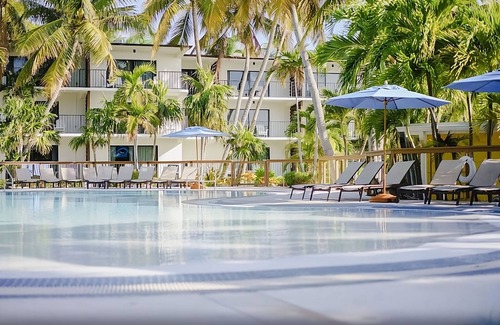 Islamorada Villa | Studio w/2 Queen Beds, Kitchenette, Pool, Free Parking & Pet Friendly