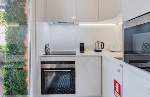 Alfama Apartment | Studio w/Beautiful Garden by LovelyStay