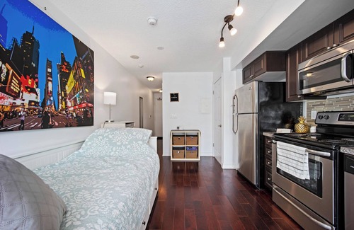 Niagara Apartment | Studio w/CN Tower City Views | Prime Waterfront