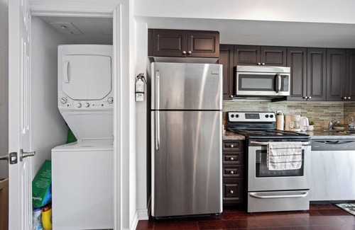 Niagara Apartment | Studio w/CN Tower City Views | Prime Waterfront