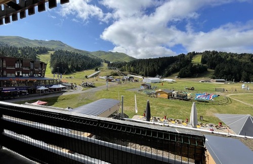 Laveissiere Apartment | Studio with balcony in the resort center, WiFi and pets allowed