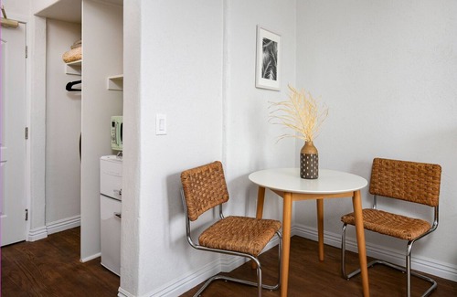 Westlake Apartment | Studio with Exposed Brick & Modern Comfort in LA