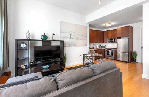 Civic Center Condo | Studio with Gym and Parking - San Francisco Life Real Estate