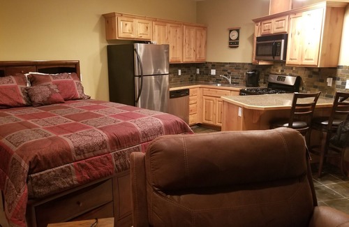 Kellogg Apartment | Studio, with jetted tub and walking distance to ski resort!