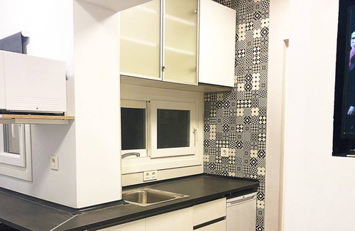 Almeria Centro Apartment | Studio with kitchen and private bathroom.