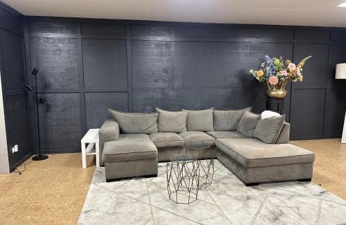 Zwaanshoek Apartment | Studio with Pool Table and Optional Sauna & Hot Tub