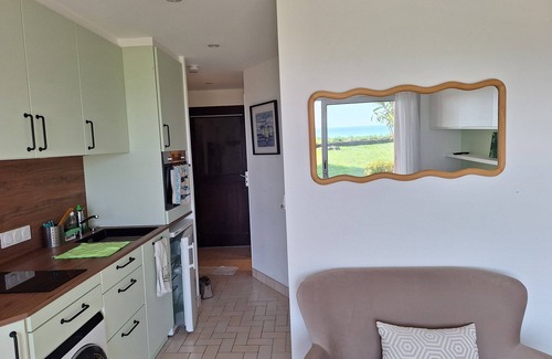 Saint-Jacques Apartment | Studio with sea view and direct access to Kerfontaine beach, Rhuys peninsula.