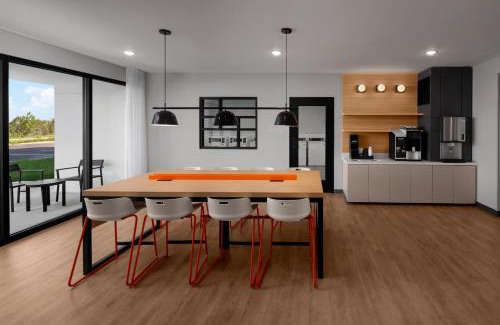 Biggar Hotel | StudioRes Fort Myers Airport