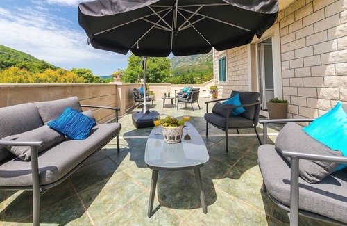 Komolac Apartment | Stuning villa in Komolac with balcony