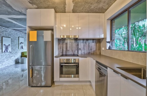 Torquay Apartment | Stunner 2 min walk to beach