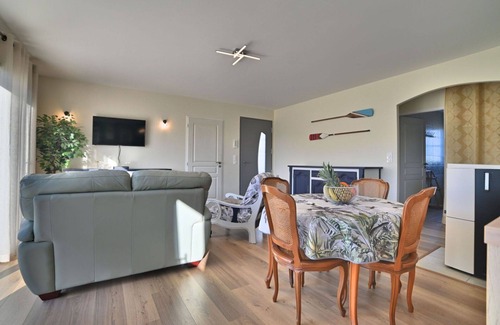 Le Chateau-d'Oleron House | Stunning villa for 4 guests with WIFI, TV, terrace and pets allowed