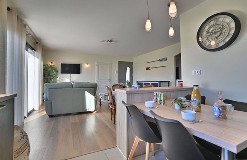 Le Chateau-d'Oleron House | Stunning villa for 4 guests with WIFI, TV, terrace and pets allowed