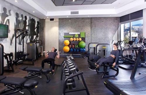 Sandown Apartment | Stunning 1 bedroom apartment in a hotel with pool