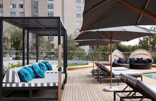 Sandown Apartment | Stunning 1 bedroom apartment in a hotel with pool