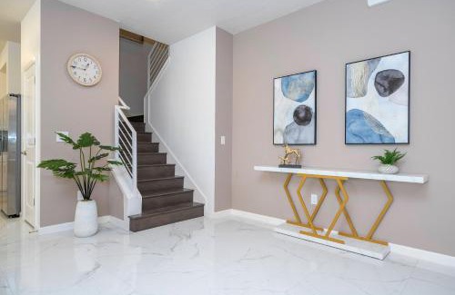 Kissimmee House | Stunning 15 suites close to Disney