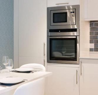 Southbourne Apartment | Stunning 2 bed apartment, fabulous sea view & 2 minutes to beach with parking